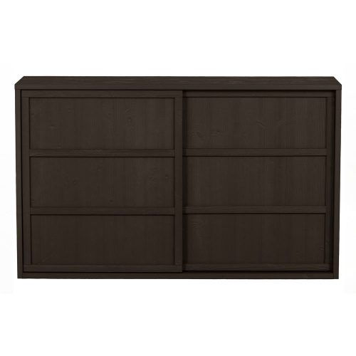 Sötétbarna alacsony borovi fenyő komód tolóajtóval 140x85 cm Nomin – BePureHome
